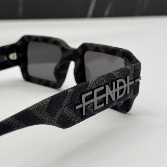 NEW FE40074U 05A FENDI SUNGLASSES BLACK GREY UNISEX EYEWEAR FENDI - Picture 9 of 12